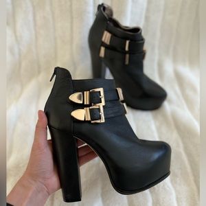 Elly Clay Women's Trigger Platform Boot